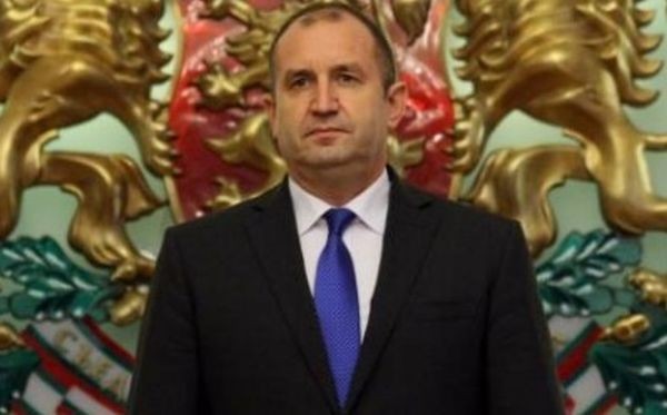 Днес президентът и върховен главнокомандващ на въоръжените сили Румен Радев