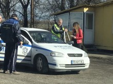 Меле на караулката: Две жени, два опела и един камион