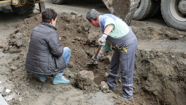 Ремонтът на ул Отец Паисий разкри нов участък с археология