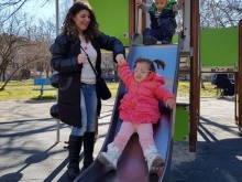 Нека помогнем на тригодишната Лилия, за да има цветно детство! 