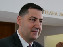 Кметът: Ще преглътна егото си и ще поканя Сариева на кафе, а тя да забърка кекс!