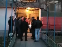 Двата трупа бяха откарани в Съдебна медицина, детенцето е живо!