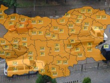 Стихия с гръмотевични бури, порои, силен вятър и градушки приближава Пловдив