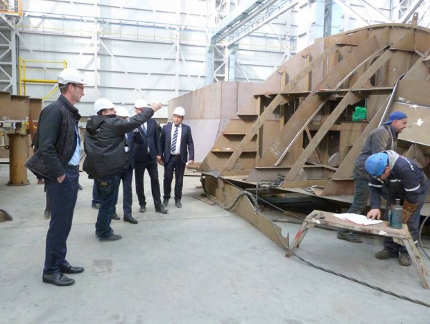Работата по строителството на български кораб за маркиране на плавателния