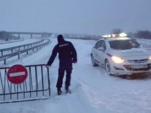 Мощно завръщане на зимата! Силен сняг по АМ "Тракия", опасно време в 5 области!