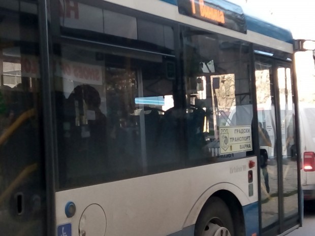 Вчера около 15:50 часа на автобусна спирка Мургаш на бул.