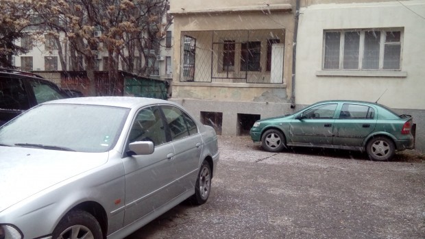 Varna24 bg Студеното мрачно и дъждовно време изпразни улиците на морската столица