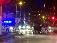 Патрулка в акция катастрофира на варненско кръстовище