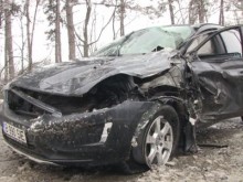 Жена е с опасност за живота след много тежка верижна катастрофа