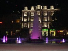 Знакови сгради в Пловдив потъват в мрак
