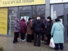 Тъжна картина от родната действителност, чиновници се подиграха с майките и бащите ни