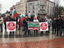 Десетки варненци протестират срещу Ердоган!
