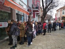 Пловдивчанка намекна за доста неприятни практики в бюрата за картите