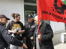 Спокойно, комунисти, вие сте на всеки километър!