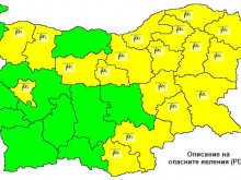 Опасно силен вятър в половин България през уикенда