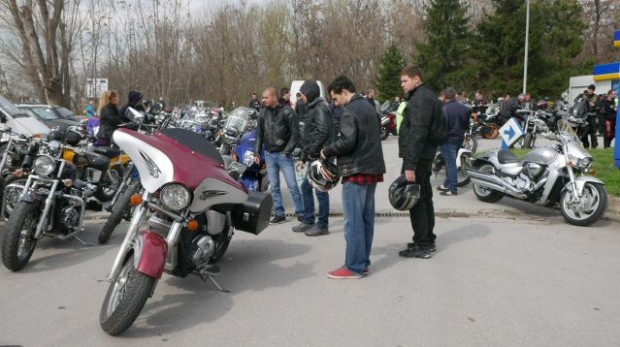 Стотици мотористи се събраха в Пловдив и потеглиха по улиците
