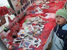 Разнообразие от мартенички по цялата Главна