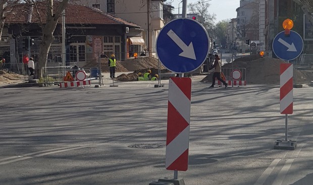 Поради строително-монтажни работи във връзка с реконструкцията на бул. Руски“