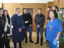 Младежи даряват инфузомат на Детска хирургия в УМБАЛ "Свети Георги"