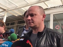 Извънредно: 16-годишно пияно цигане запали знамето на България!