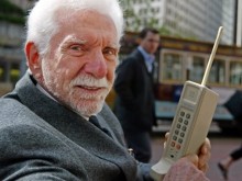 На този ден преди 45 години Motorola промени света