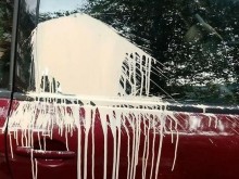 Пловдивчанка не позна колата си след вандализъм с неустановен вид течност