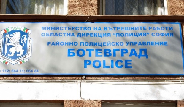 Синът на избягалия затворник Владимир Пелов е задържан от полицията