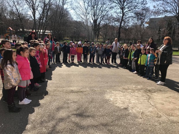 250 деца от ДГ №8 Христо Ботев във Варна пяха