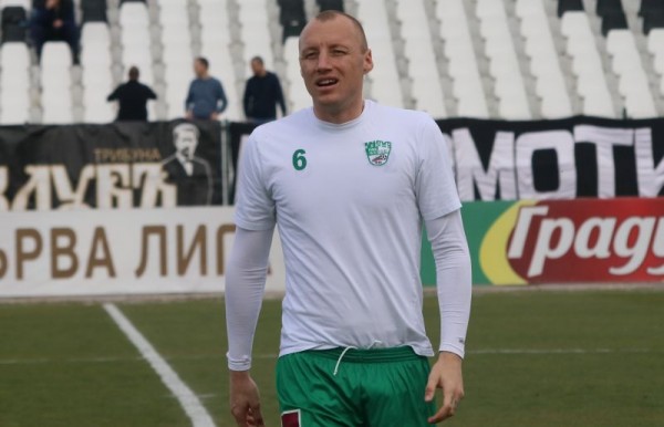 Бившият футболист на Локо Пд Иван Иванов който сега е