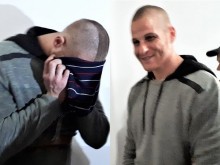 Малката Рижа тръгна необичайно ухилен към ареста: Да се усмихвам ли... Сладури!