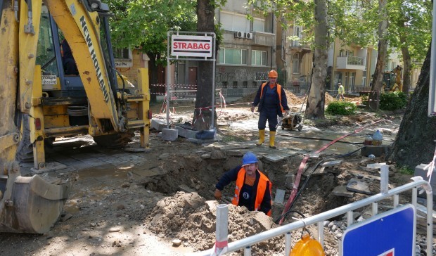 ВиК ЕООД Пловдив уведомява своите потребители че днес поради извършване