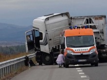 Един загинал и няколко ранени в много тежка катастрофа край Банско