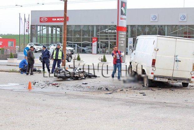 Моторист загина при катастрофа на булевард Съединение в Хасково Инцидентът