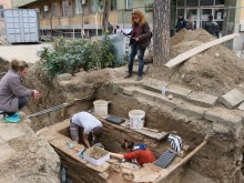 Разкриха непокътната римска гробница в двора на МУ в Пловдив!