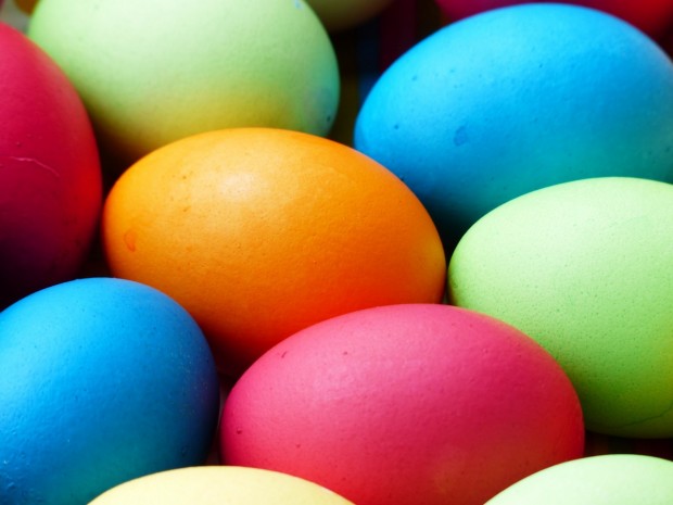 Видимо оцветената с бои част от яйцето задължително трябва да