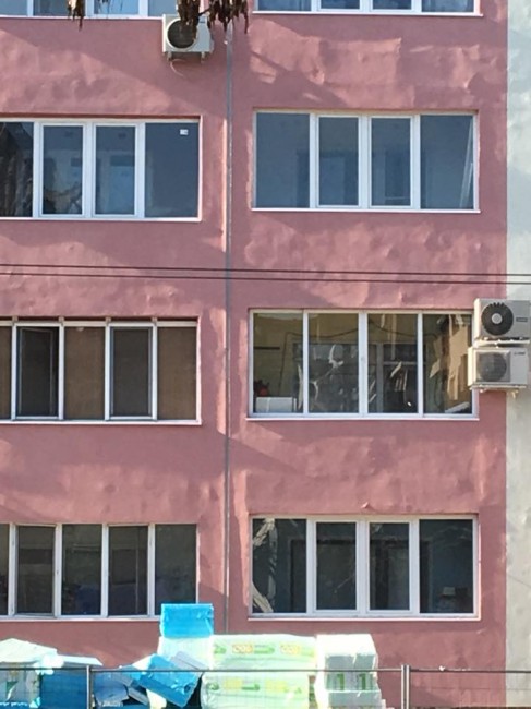 Читател на Plovdiv24 bg алармира за некачествено саниране на блок в