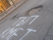 Започват "Кукленско", но хората са нетърпеливи и скочиха на кмета