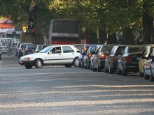 Забраняват спирането и паркирането на автомобили по "Васил Априлов"