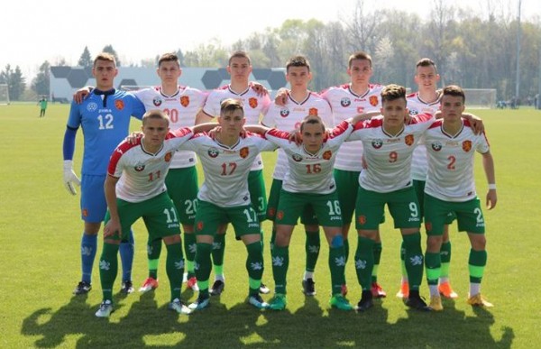 Воденият от Ангел Стойков национален отбор на България до 18 години
