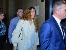 Майката на убитото момче: Целувах го, исках нещо да ми каже, но той бе студен