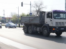 МВР: Блъснатата от камион жена е пресичала на червено!
