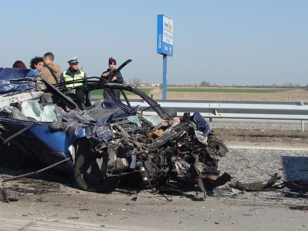 Blagoevgrad24.bg
Загиналите мъж и жена при катастрофата в аварийната лента на