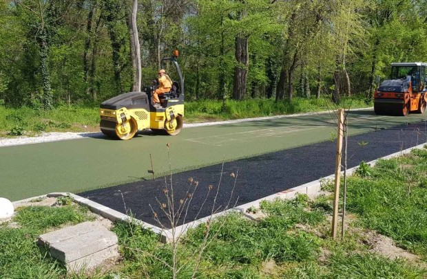Зелен асфалт в голям пловдивски парк за това нововъведение
