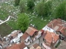 Общината търси кой да чисти гробищата