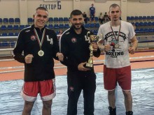 Фенклубът на Локо поздрави две "боксови машини" от Лаута Арми