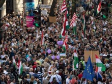 Унгарците възстанаха с протести срещу диктатурата на Орбан