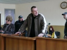 Полицаят, когото съдят за двойно убийство, пострада тежко в затвора