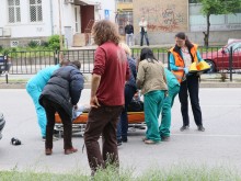 Блъснаха жена на бул. "Христо Ботев", тя изпадна в истерия!