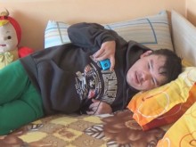 Ученици и майки се обединиха, за да помогнат на млад мъж с увреждания
