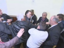 Ръкопашен бой и грозни сцени на заседание на СДС!
